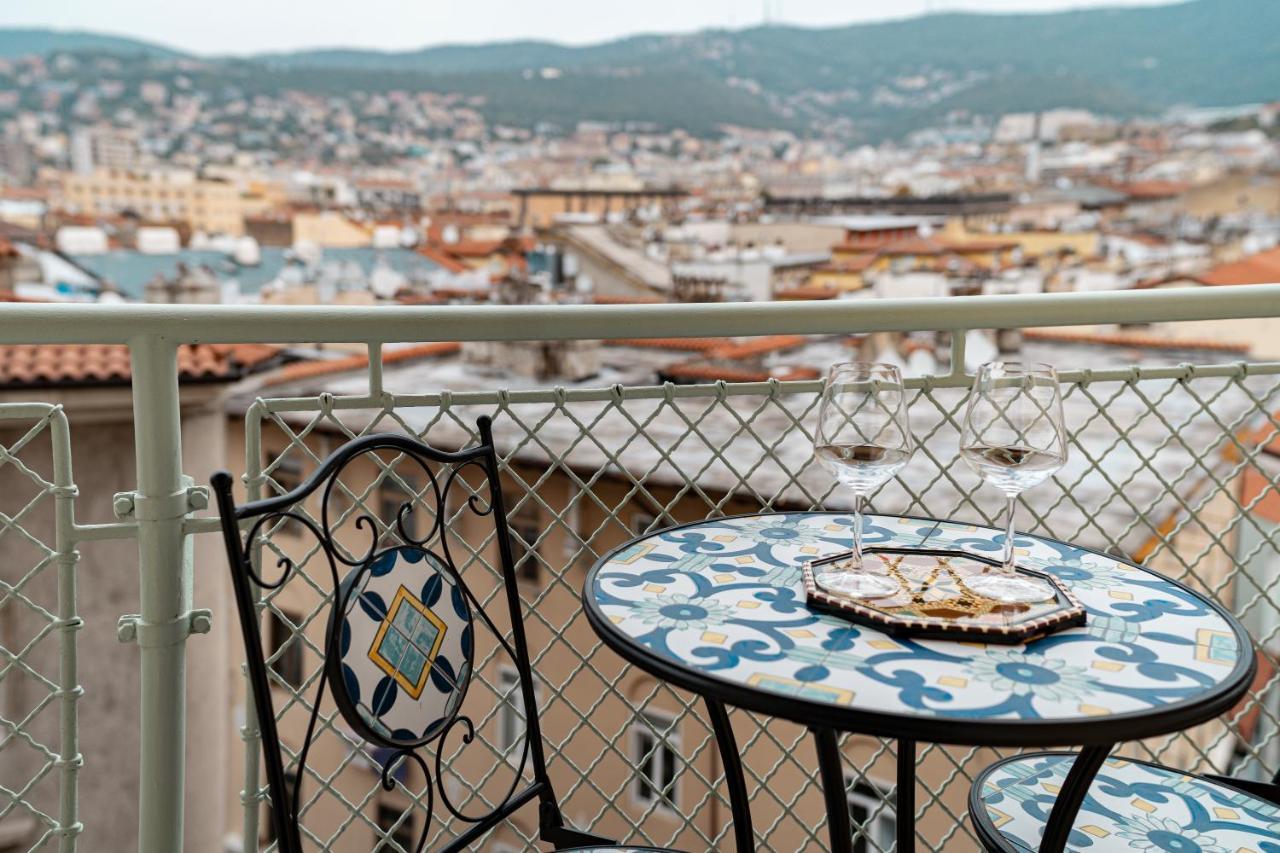 Апартаменты San Giusto Elegante Bilocale Con Balcone E Vista Триест Экстерьер фото