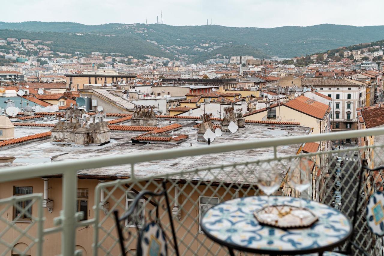 Апартаменты San Giusto Elegante Bilocale Con Balcone E Vista Триест Экстерьер фото