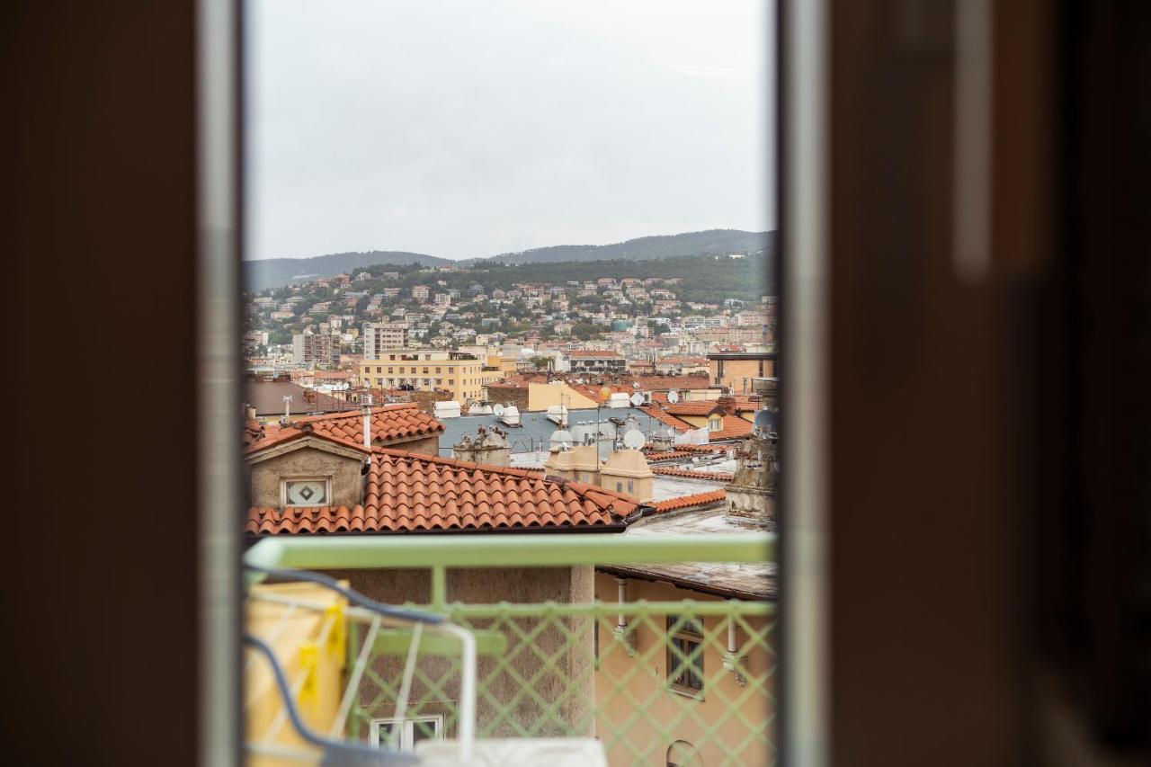 Апартаменты San Giusto Elegante Bilocale Con Balcone E Vista Триест Экстерьер фото