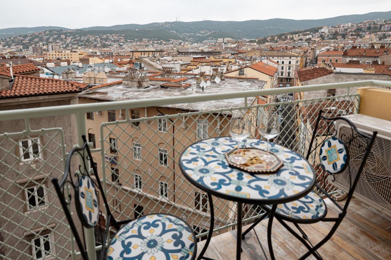 Апартаменты San Giusto Elegante Bilocale Con Balcone E Vista Триест Экстерьер фото